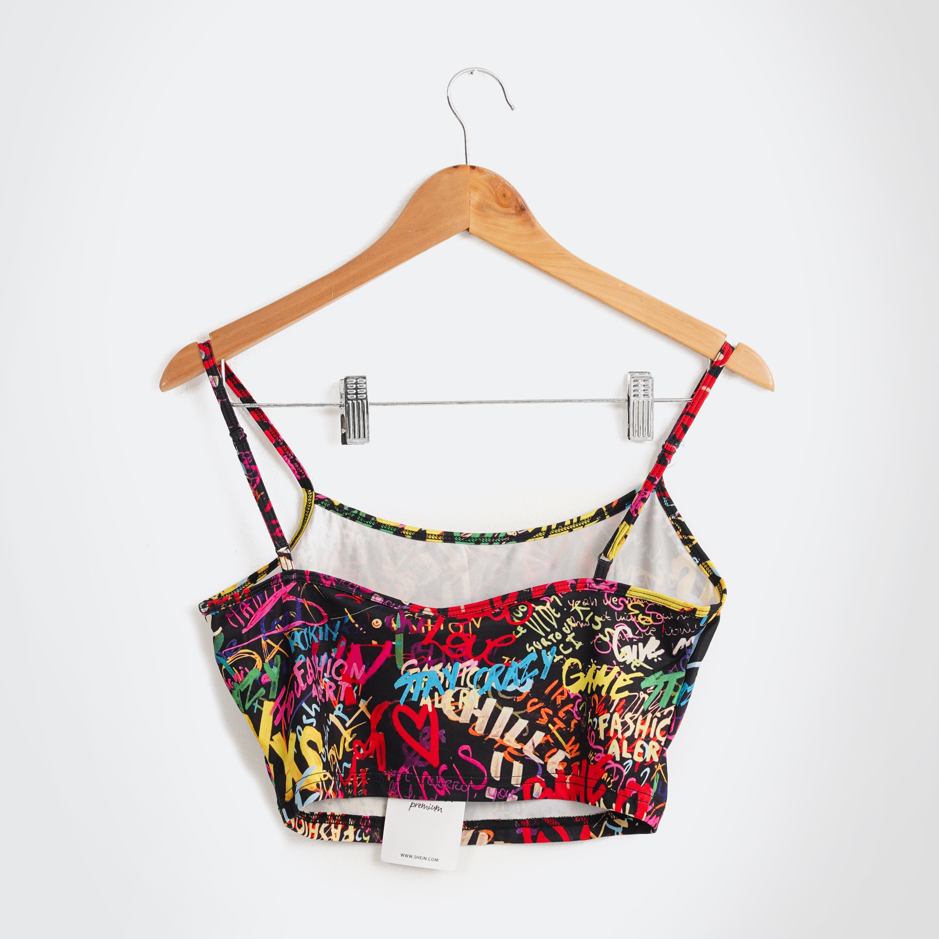 Graffiti crop top - Marca Deals - Shein