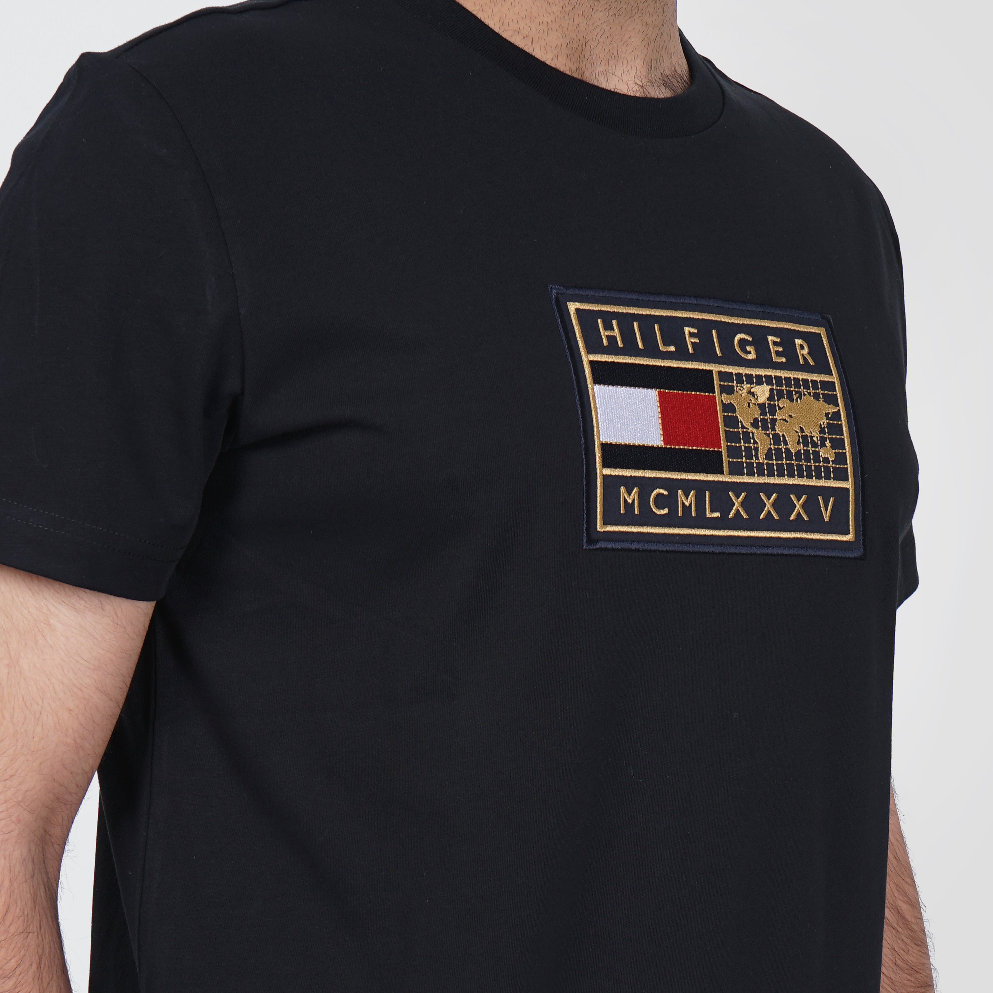 TOMMY HILFIGER ICON BADGE T-SHIRT IN Black - Marca Deals - Tommy Hilfiger